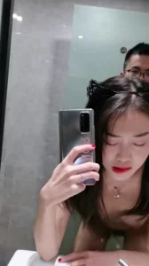 极品反差婊,喜欢对着镜子做爱，享受快速抽插