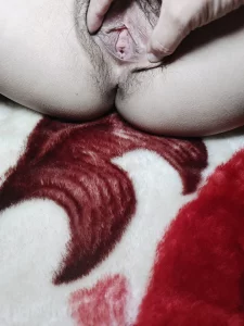 [原创]小骚逼被操到喷水，她说是第一次